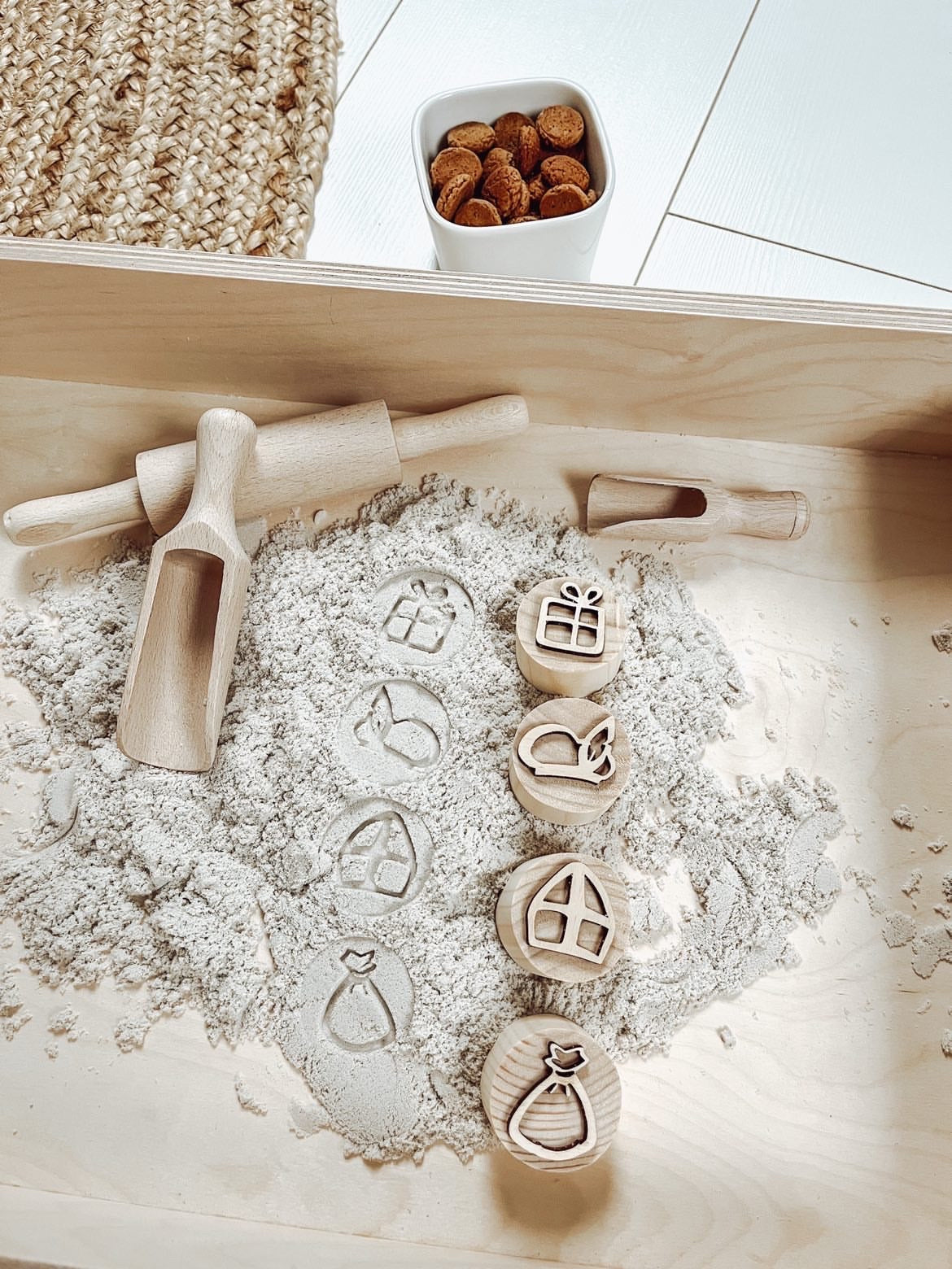 Set houtenspeelbak + deksel + zand + sinterklaasstempels
