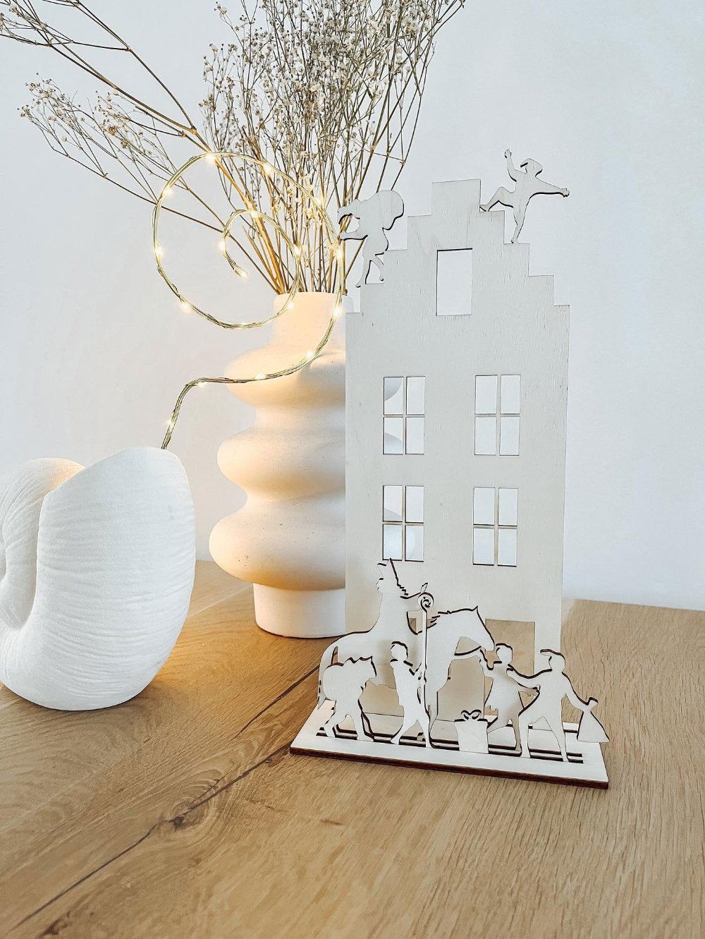 Houten Sinterklaashuis - yourlittlefamily-nl - Sinterklaashuis met lamp