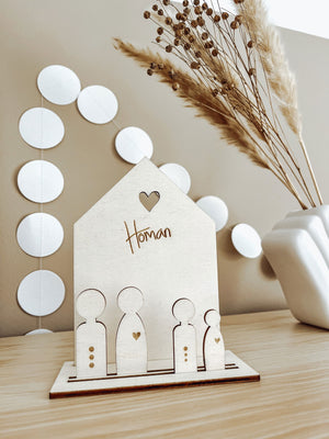 Houten huisje met familienaam + houder - yourlittlefamily-nl - 